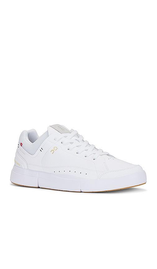 On The Roger Centre Court Sneaker in White. Size 10, 10.5, 11, 11.5, 12, 12.5, 13, 7.5, 8, 8.5, 9, 9.5. Product Image