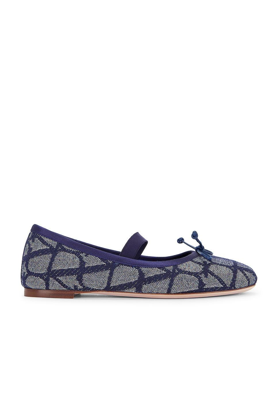 Valentino Garavani Womens Slip On Mary Jane Ballet Flats Product Image