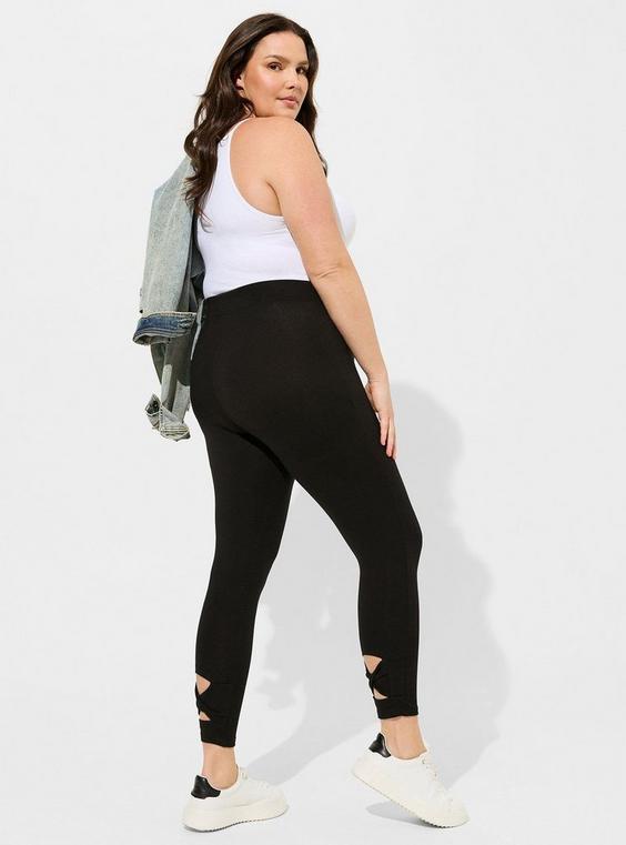 Crop Signature Waist Keyhole Pocket Legging Product Image