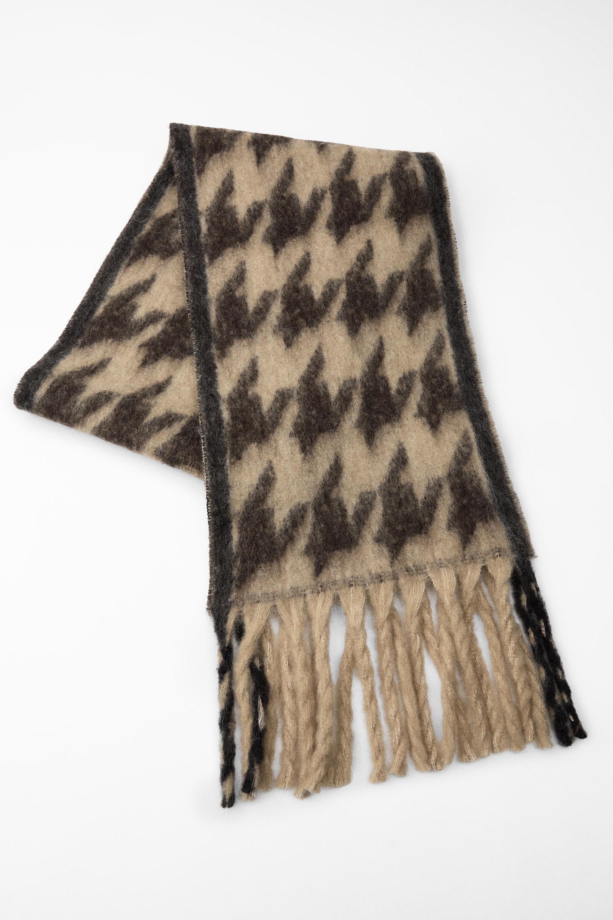 JACQUARD KNIT SCARF Product Image