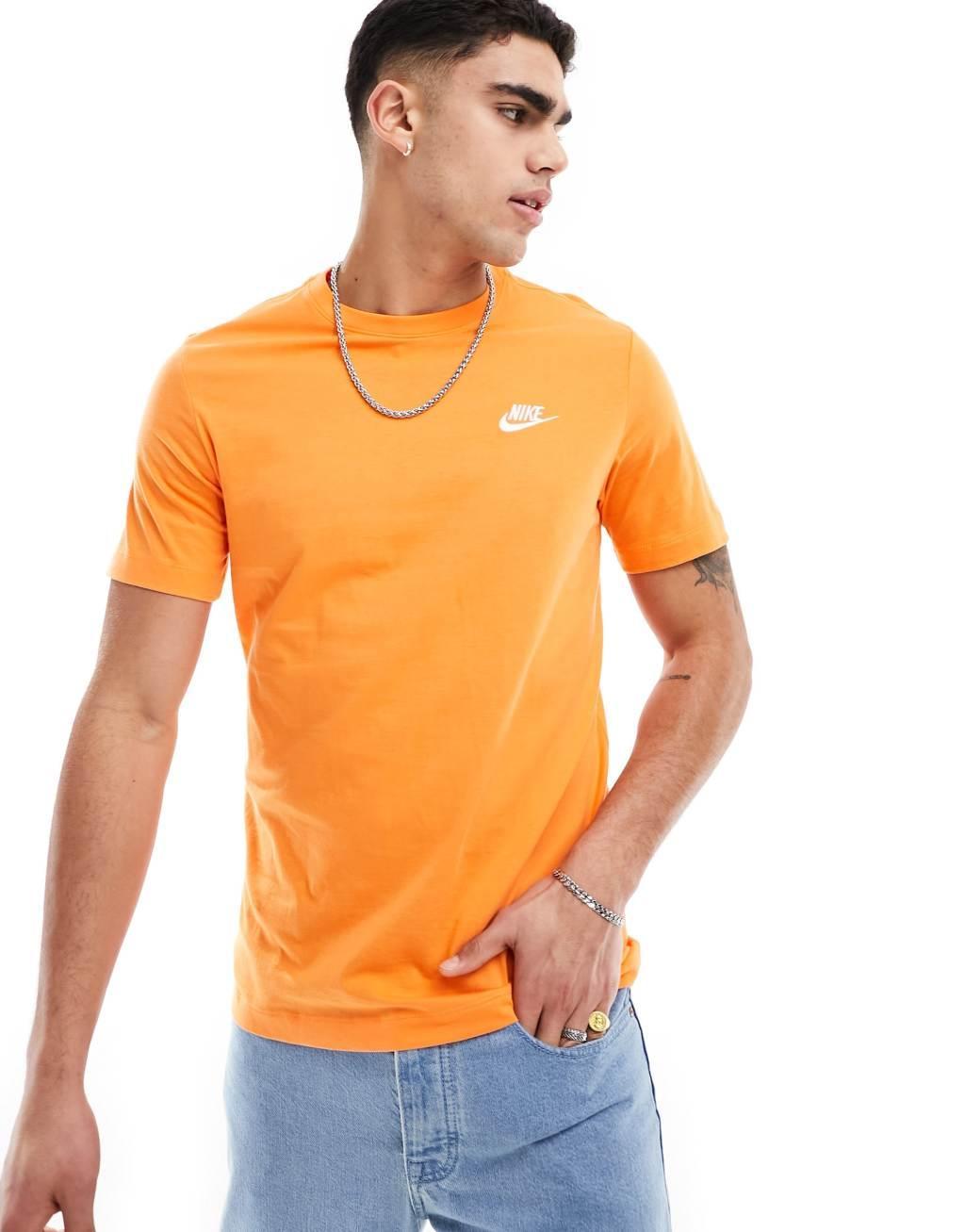 Nike Club Unisex t-shirt in orange  Product Image