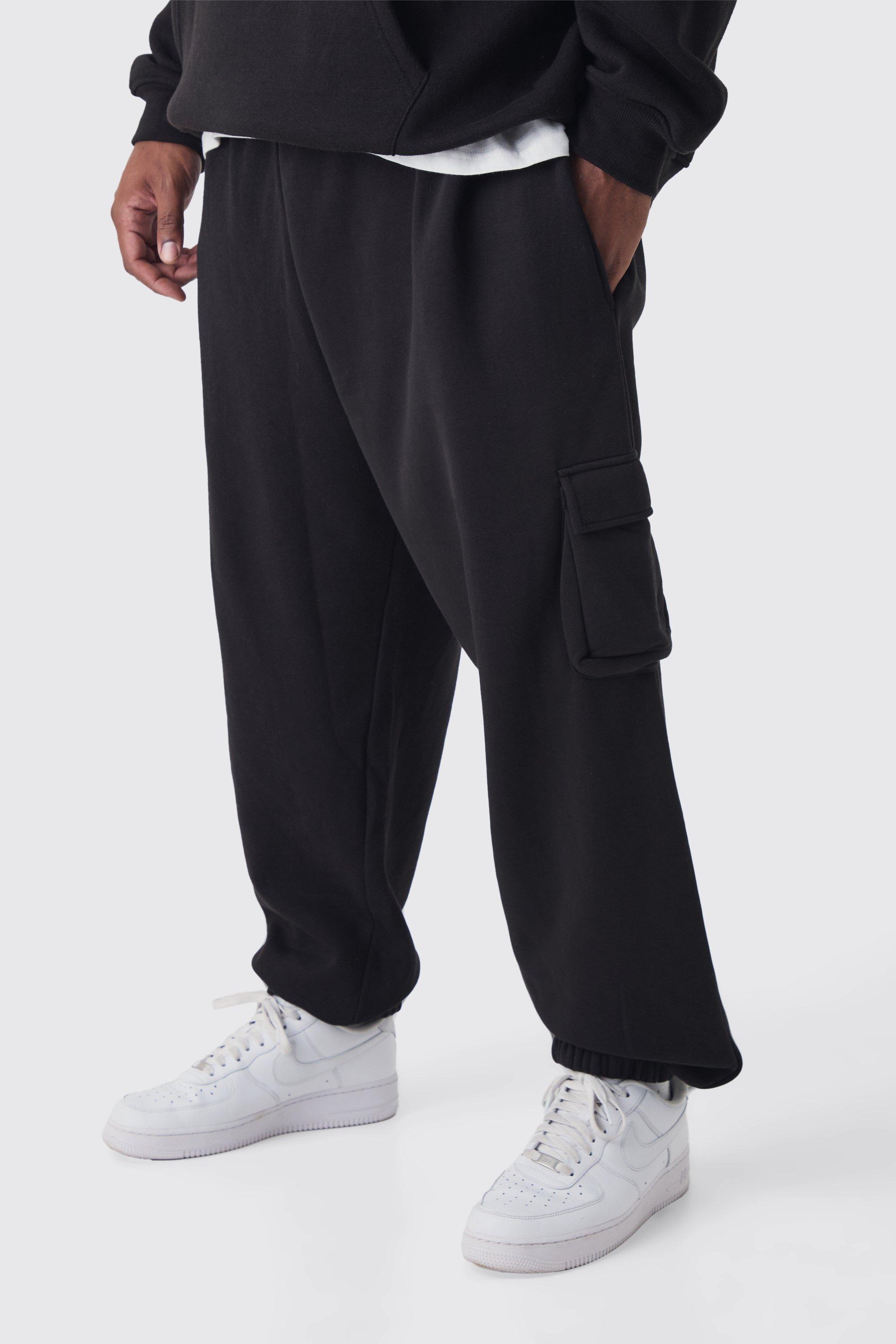 330GSM Plus Oversized Cargo Sweatpants In Black | boohooMAN USA product image