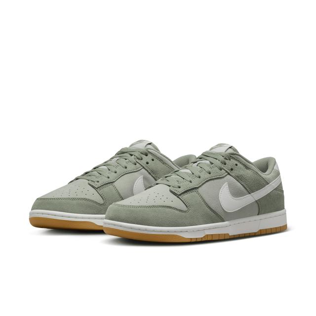 Nike Men's Dunk Low Retro SE Shoes Product Image