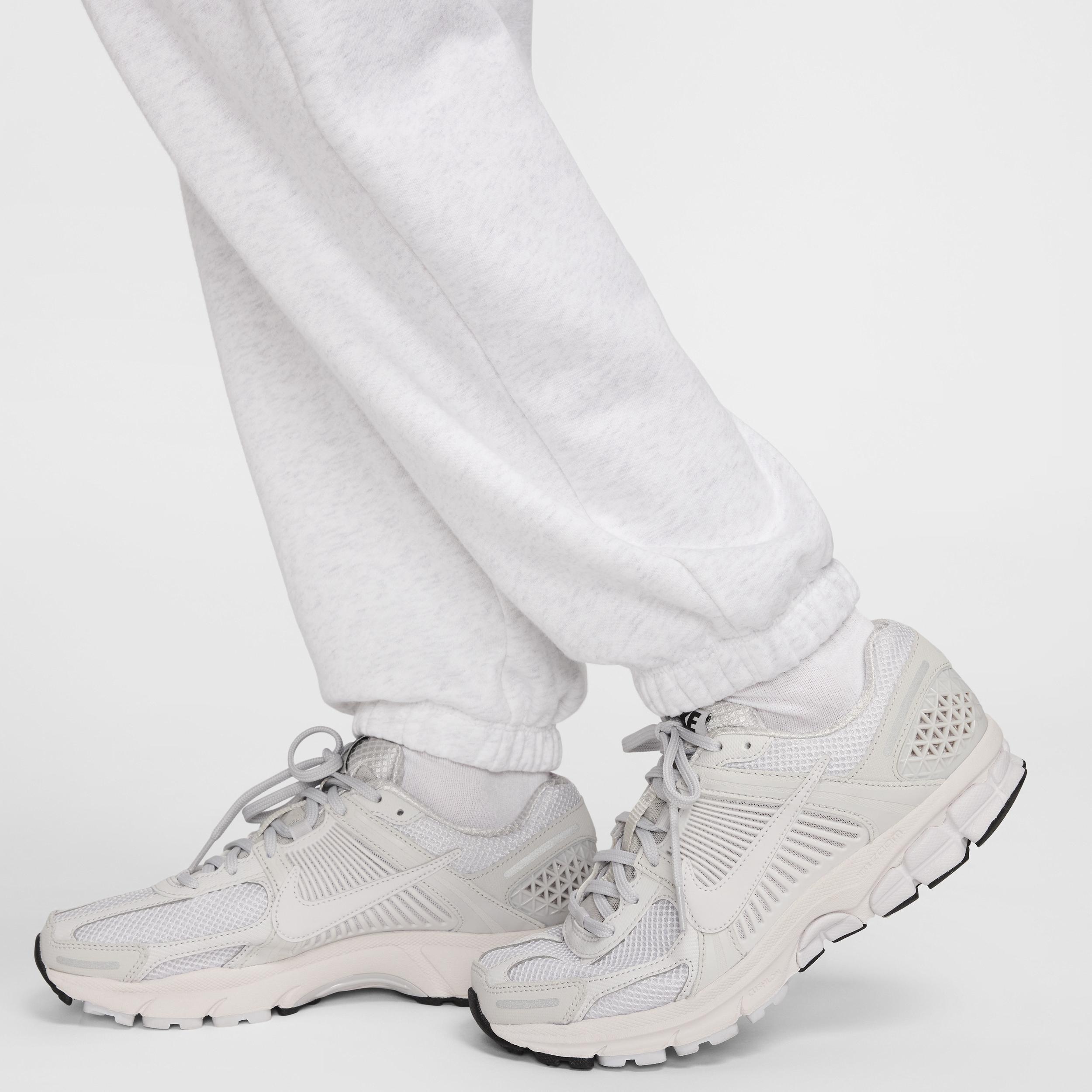 Women's Nike Sportswear Club Fleece Mid-Rise Oversized Cargo Sweatpants Product Image