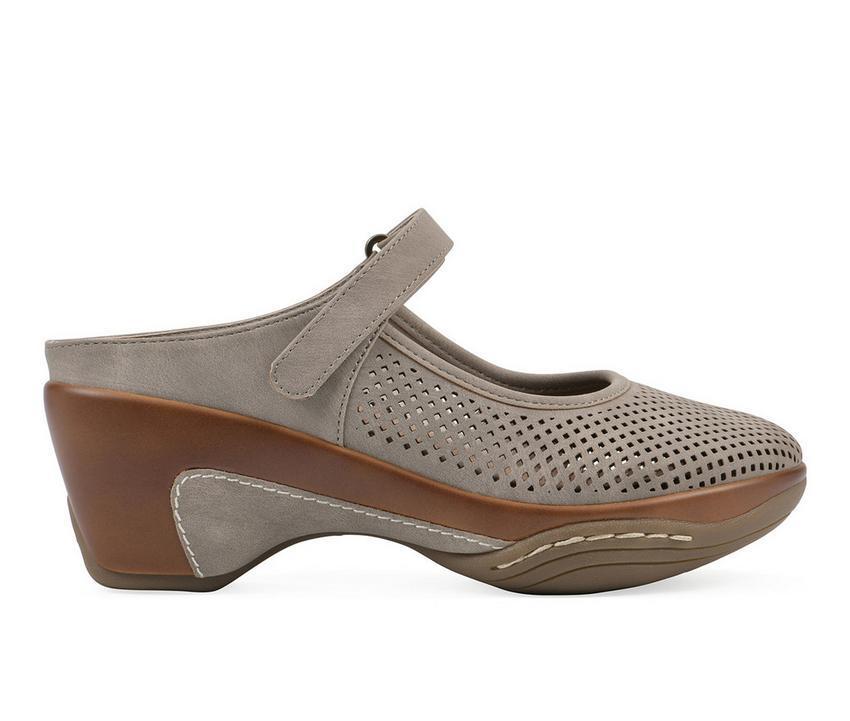 Women's White Mountain Vinto2 Clogs Product Image