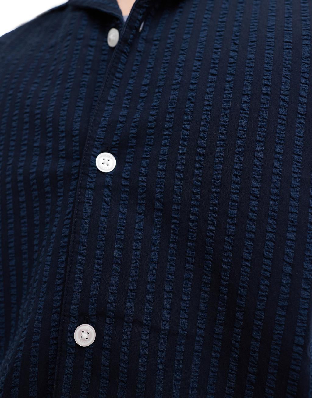 Farah textured seersucker short sleeve shirt in navy Product Image