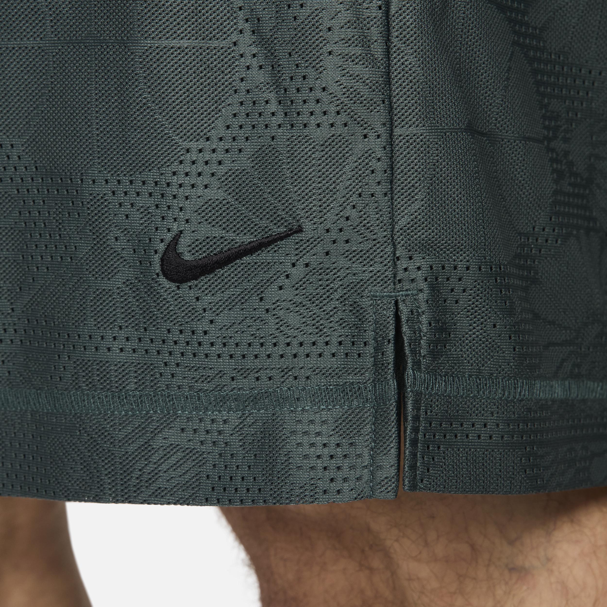 Nike Mens Standard Issue 6 Dri-FIT Reversible Basketball Shorts Product Image