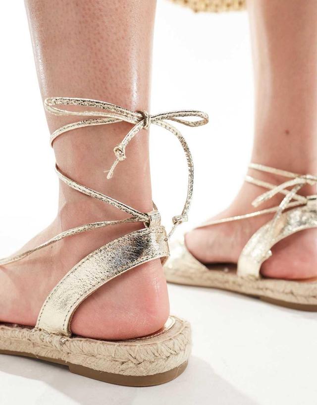 Stradivarius raffia espadrilles in gold Product Image