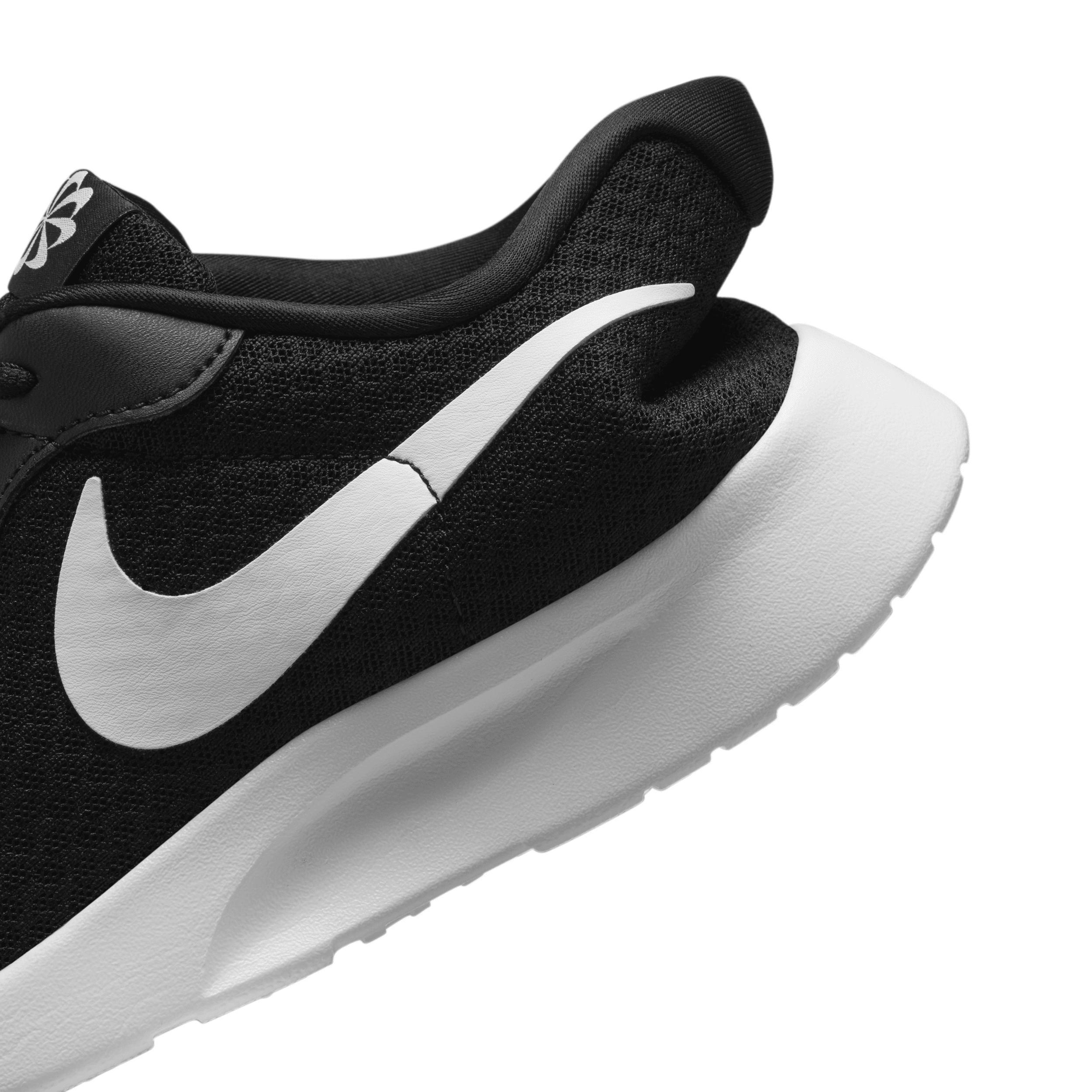 Nike Womens Tanjun EasyOn Shoes Product Image