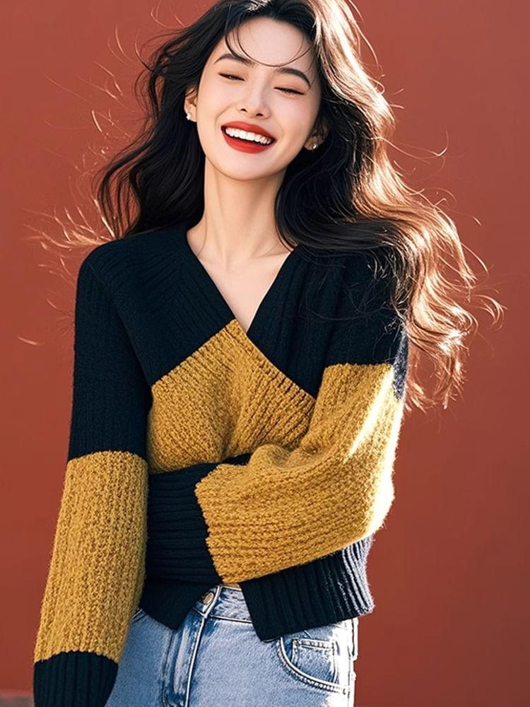 Long-Sleeve V-Neck Two Tone Knit Top Product Image