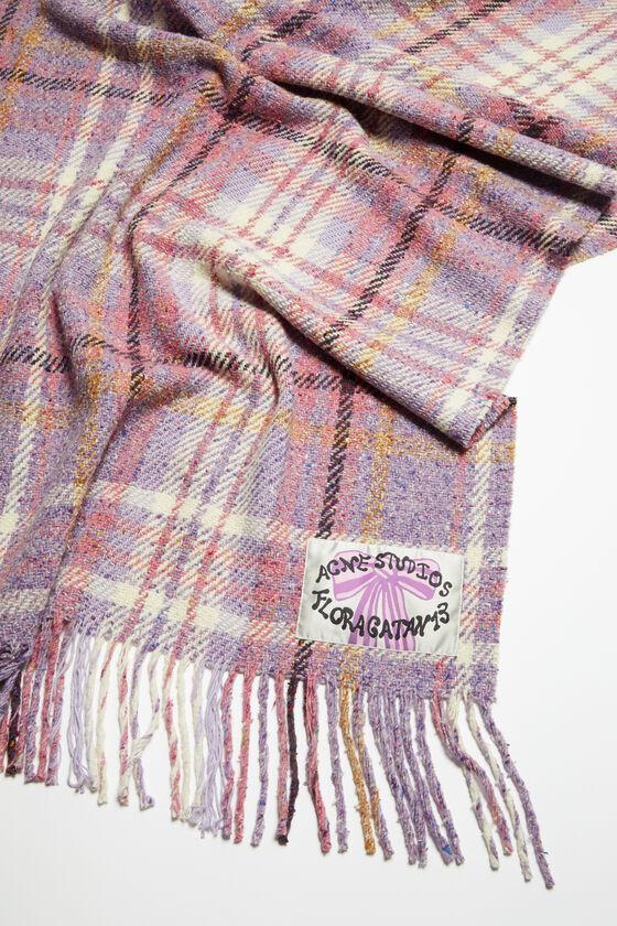 Oversized plaid scarf blanket Product Image