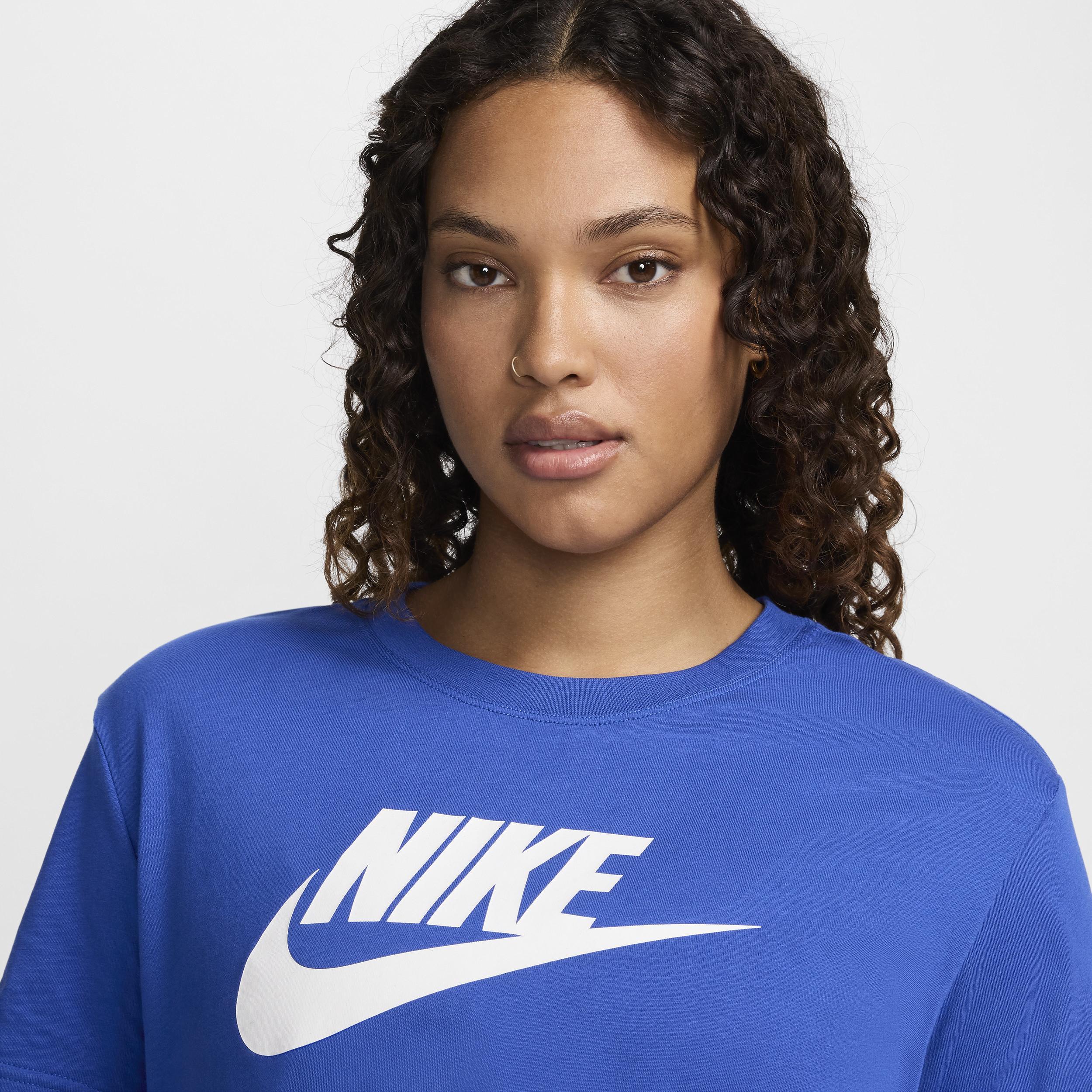 Women's Nike Sportswear Essential Cropped Logo T-Shirt Product Image