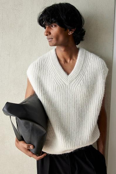 Loose Fit V-Neck Sweater Vest Product Image