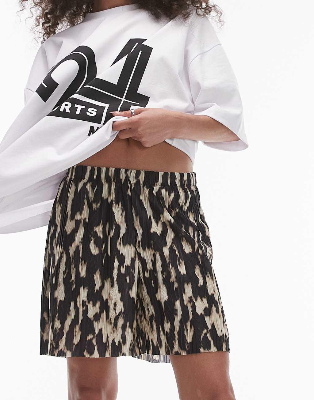 Topshop abstract leopard plisse short in mono Product Image