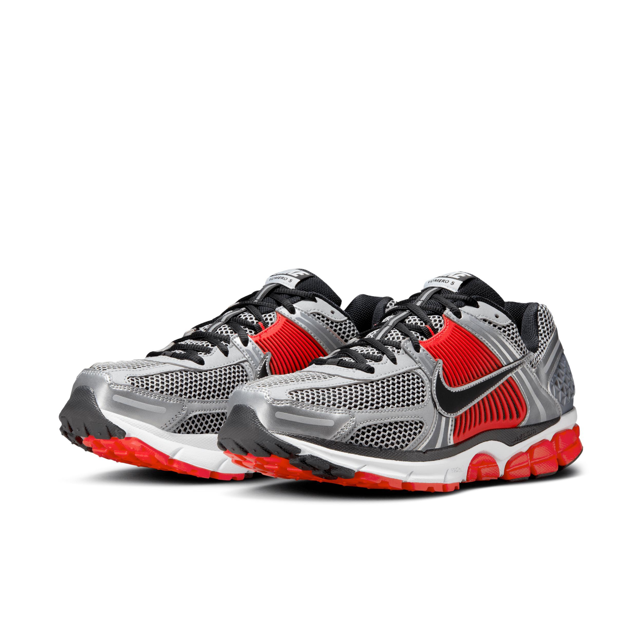 Nike Men's Zoom Vomero 5 Shoes Product Image