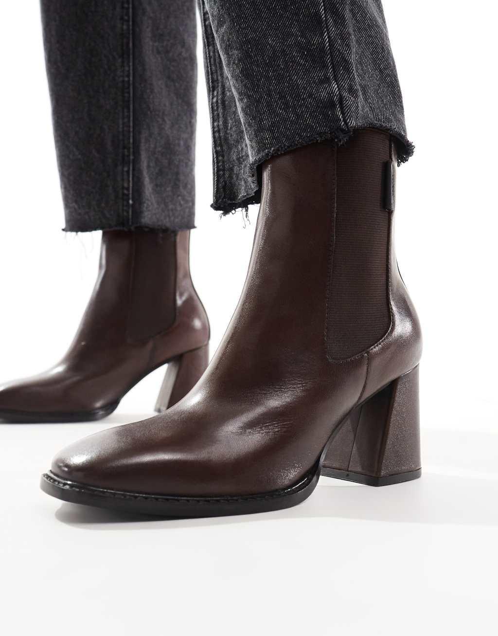 Walk London Frankie boots in brown leather Product Image