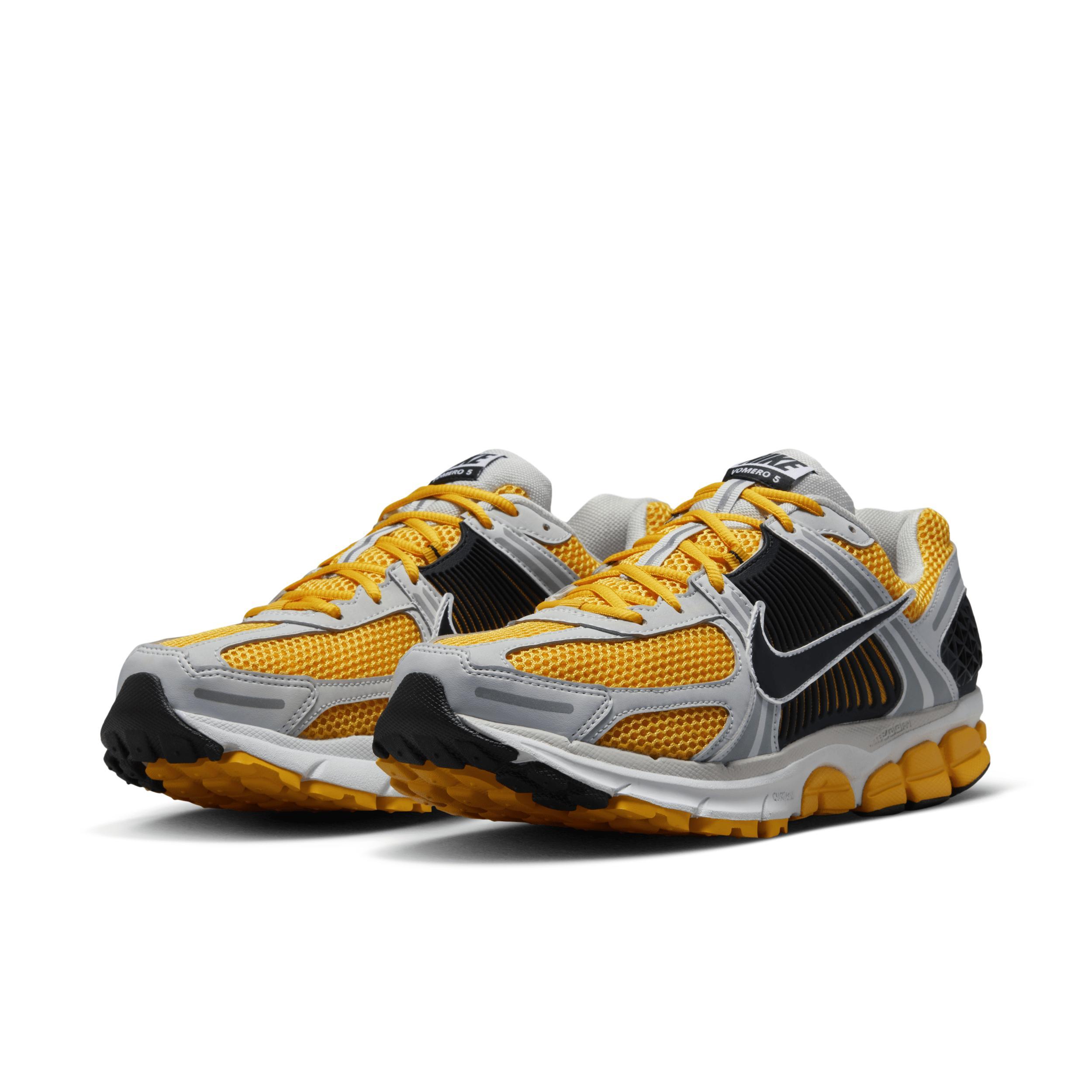 Nike Men's Zoom Vomero 5 Shoes Product Image