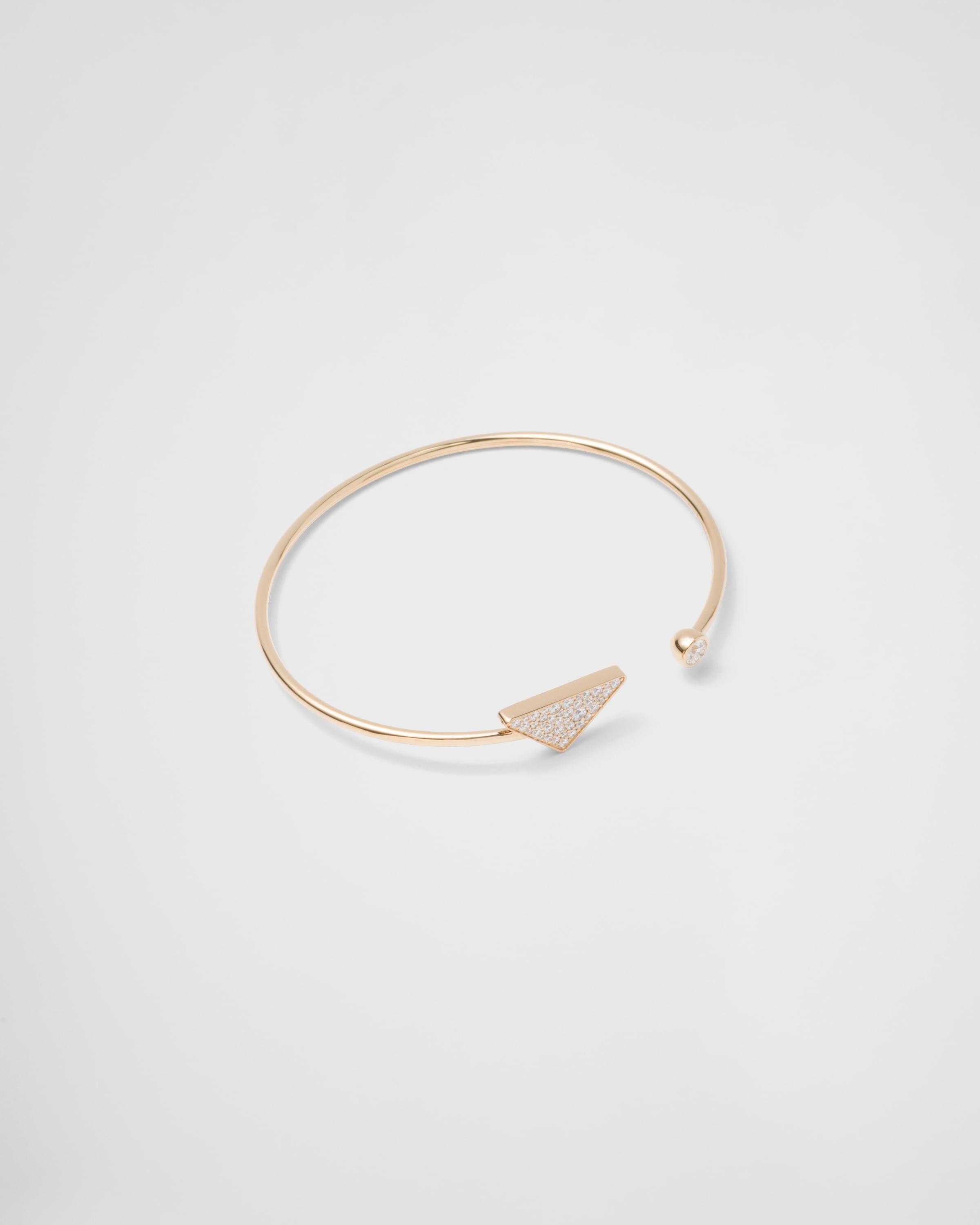 Eternal Gold bangle bracelet in yellow gold with diamonds Product Image