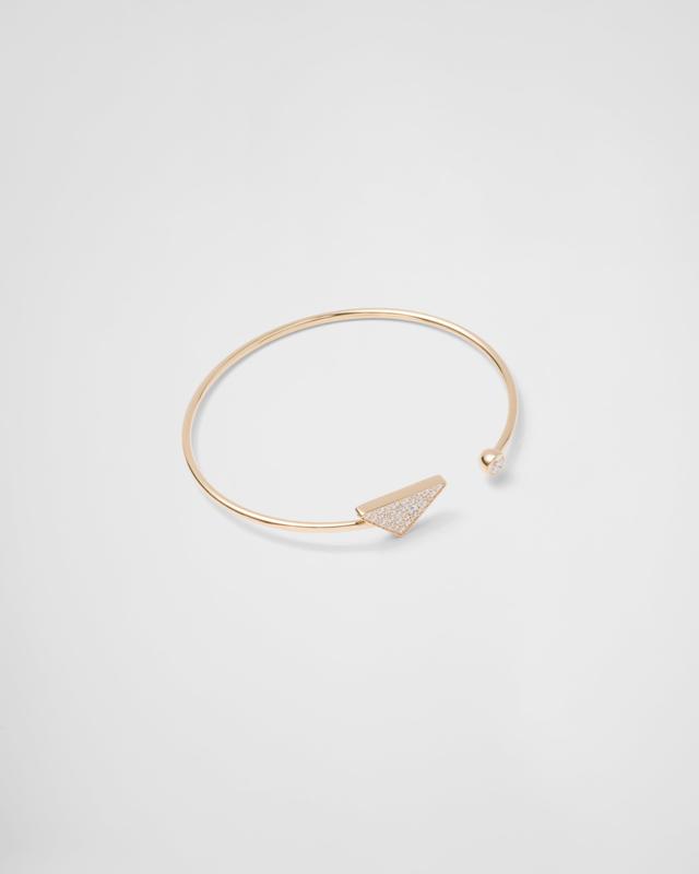 Eternal Gold bangle bracelet in yellow gold with diamonds Product Image