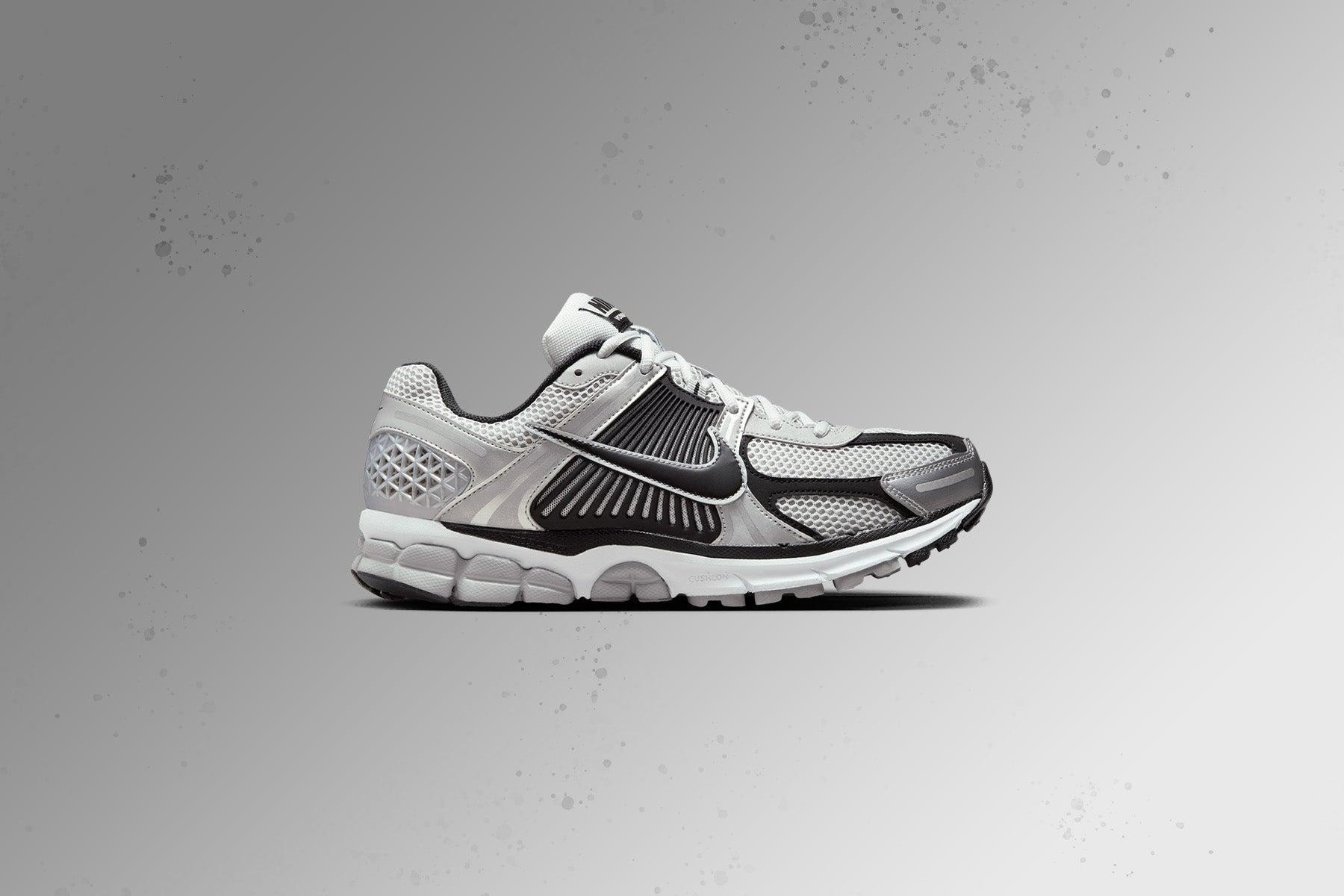 Zoom Vomero 5 - Metallic Silver/Black/Pure Male Product Image