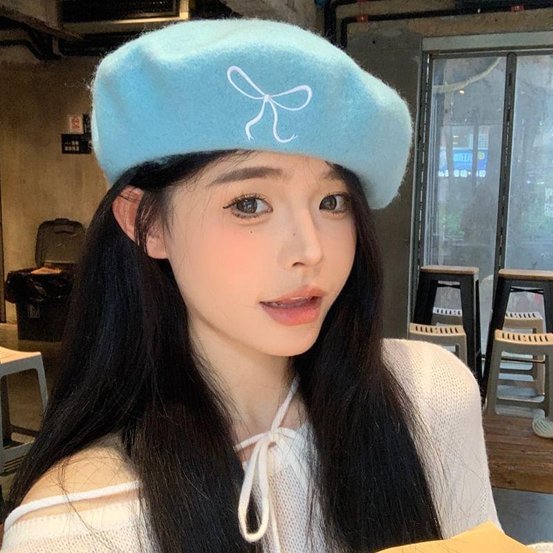 Bow Embroidered Beret Product Image