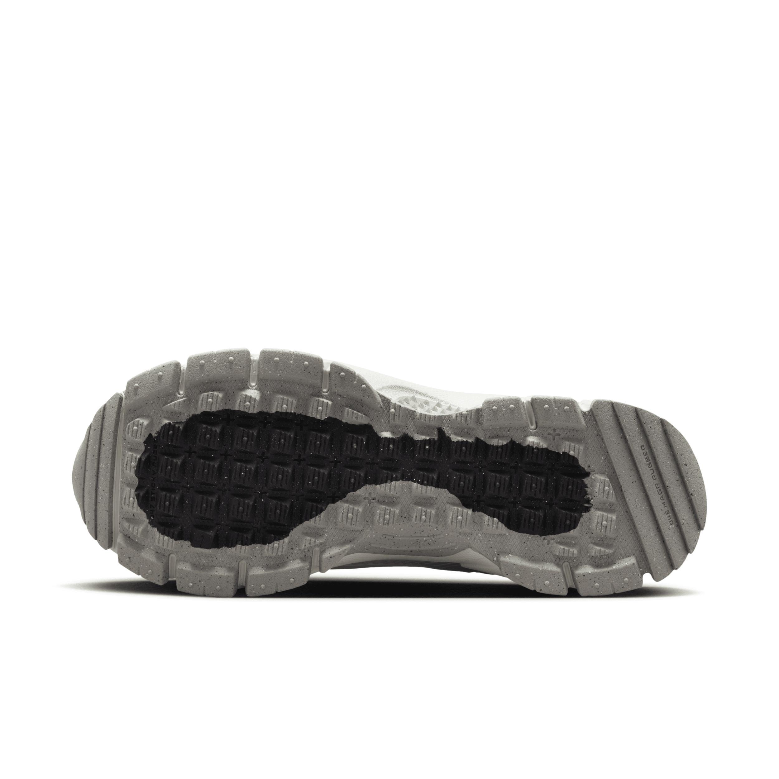 Nike Women's Zoom Vomero Roam Winterized Shoes Product Image