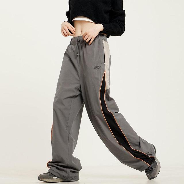 RTK (W) No. 1028 RETRO STYLED STRAIGHT DRAPE NYLON SWEATPANTS Product Image