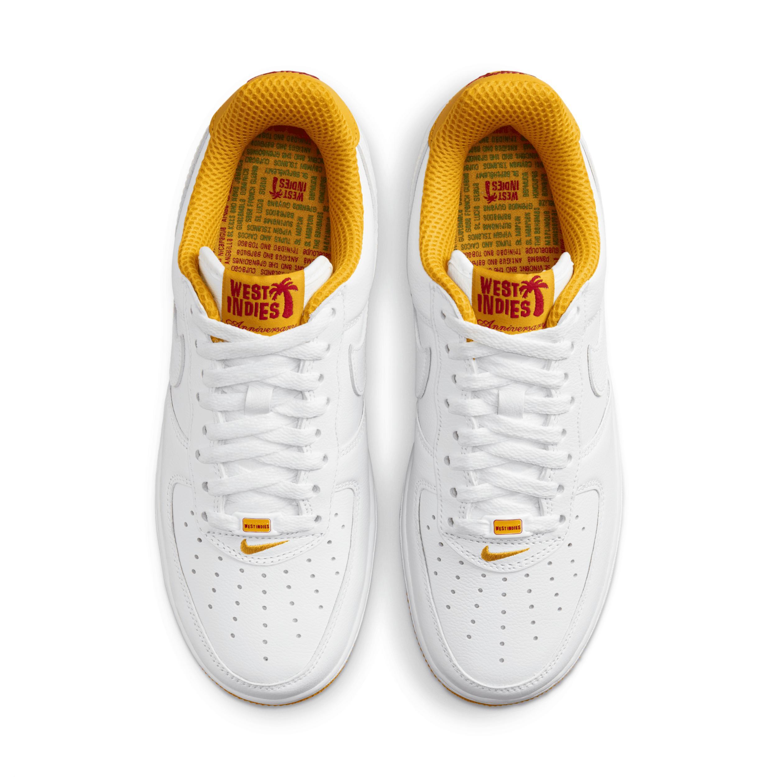 Nike Men's Air Force 1 Low Retro QS Shoes Product Image