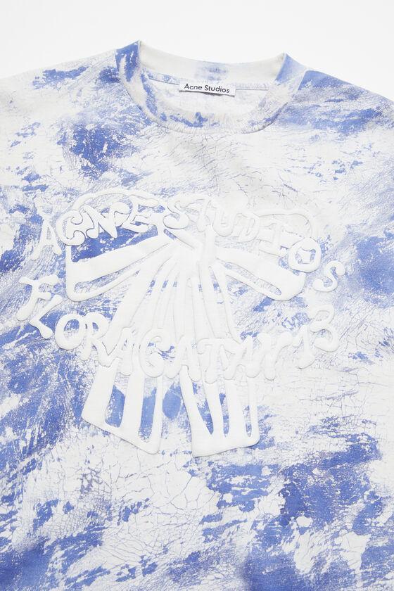 T-shirt plaster print Product Image