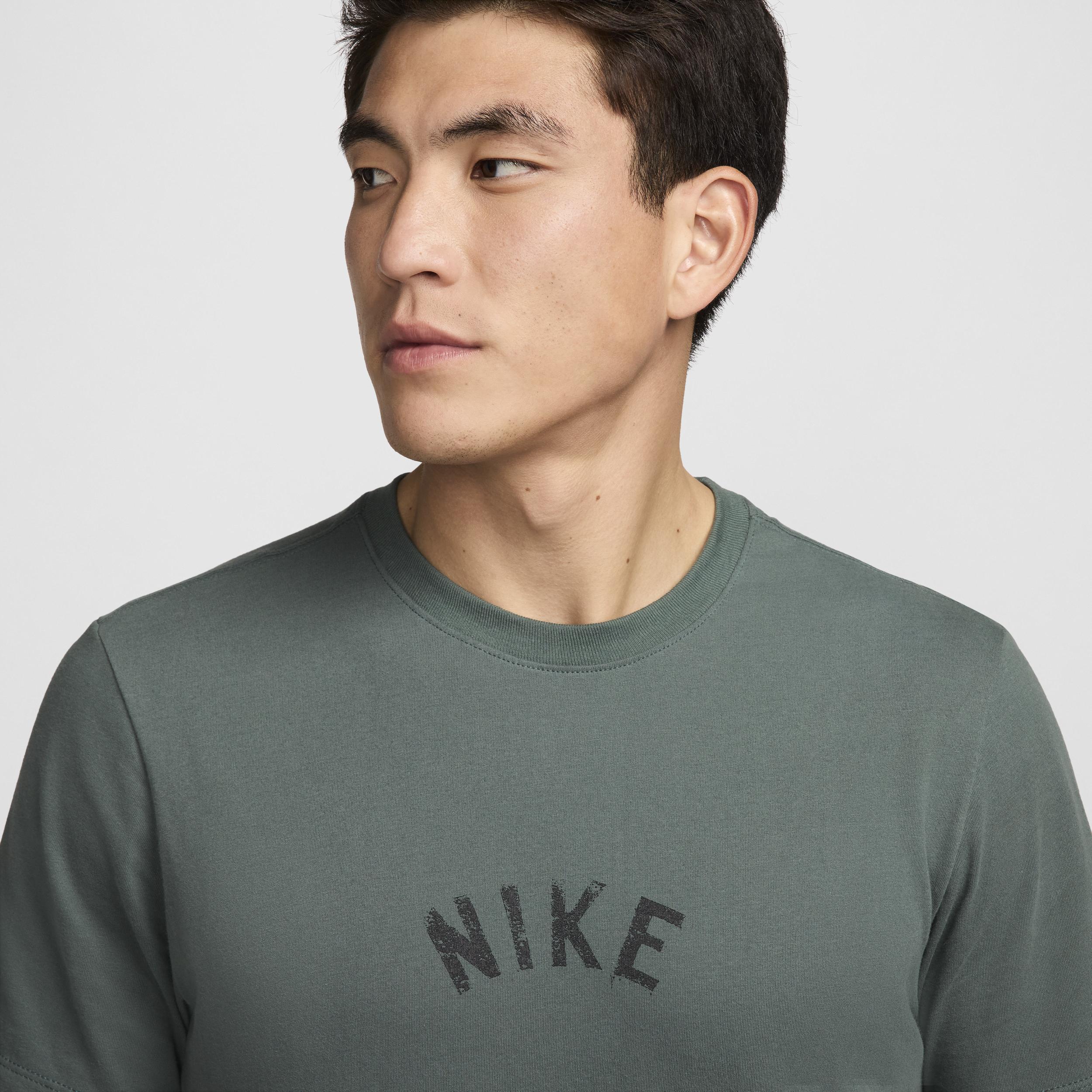 Nike Men's Dri-FIT Fitness T-Shirt Product Image