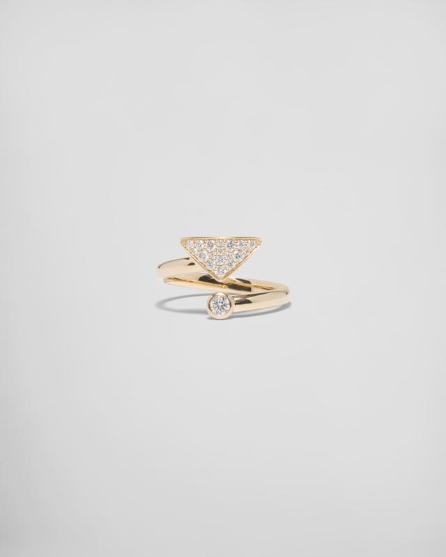 Eternal Gold contrarié ring in yellow gold with diamonds Product Image