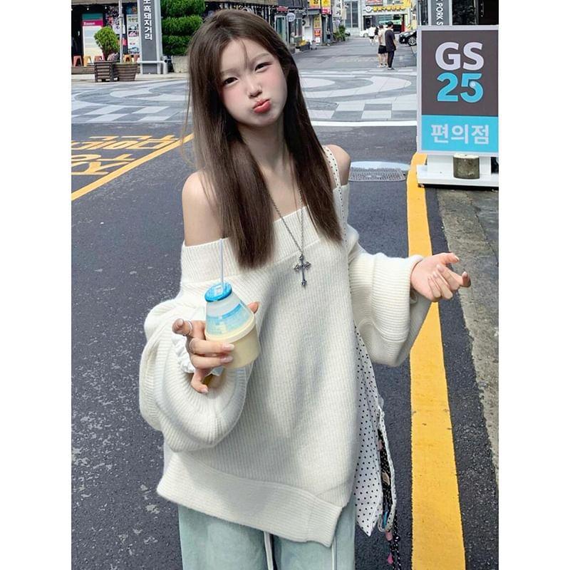 Off Shoulder Slit Hem Plain Sweater Product Image