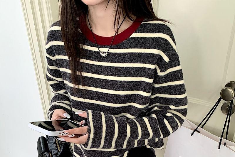 Long-Sleeve Crew Neck Striped Tee Product Image