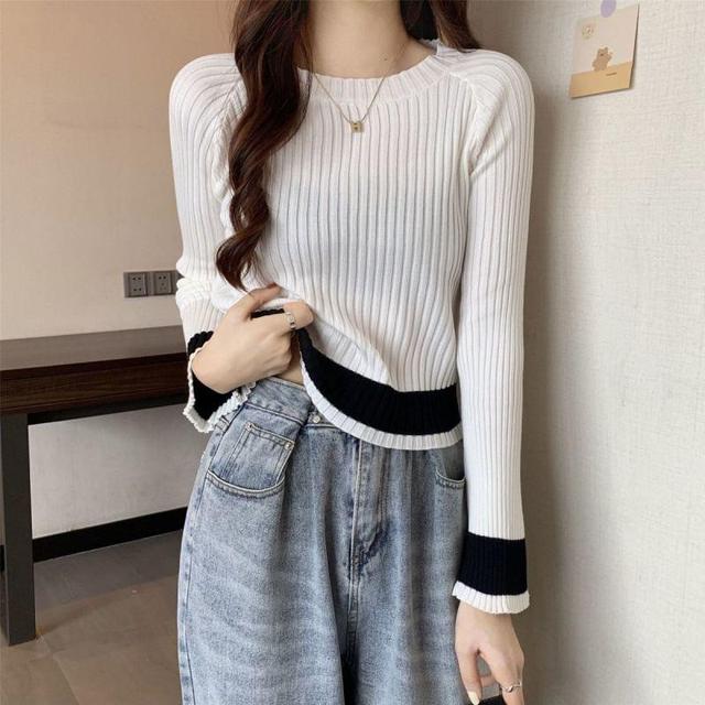 Round Neck Striped Ribbed Sweater Product Image