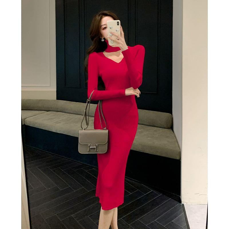 Long-Sleeve V-Neck Plain Ribbed Knit Midi Sheath Dress Product Image