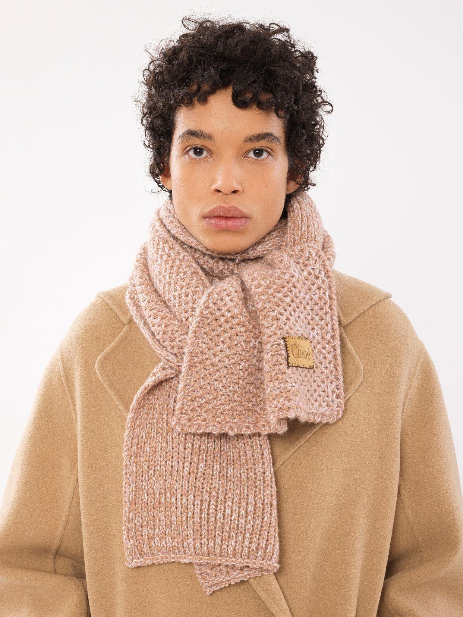 Chunky knit scarf in cashmere product image