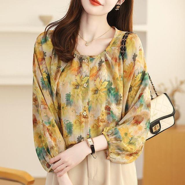 3/4-Sleeve Crew Neck Print Button-Up Blouse Product Image