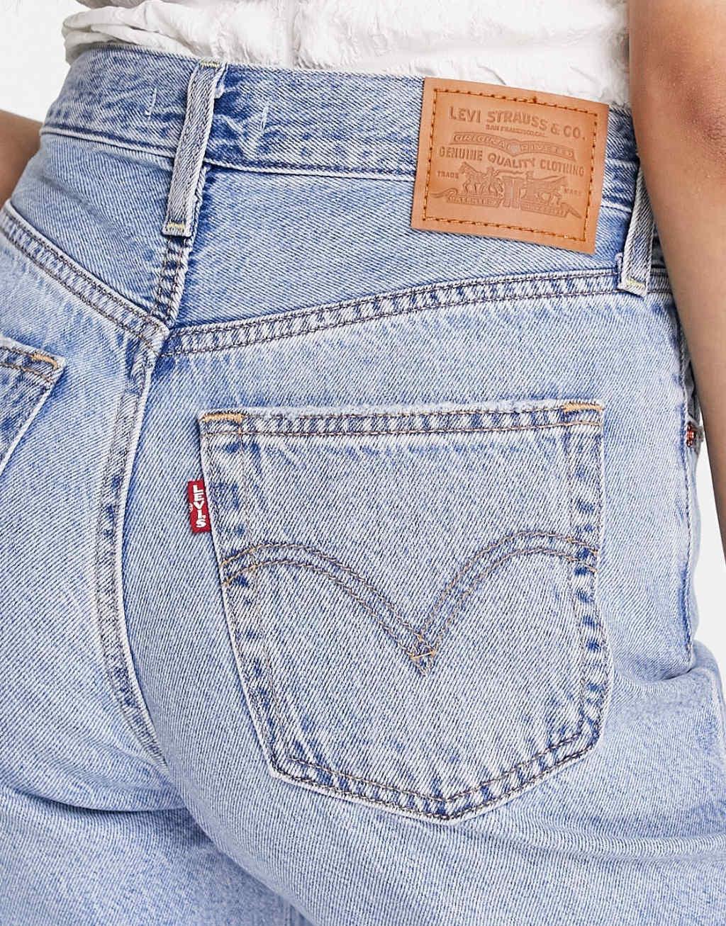 Levi's ribcage straight jeans in mid wash blue  Product Image