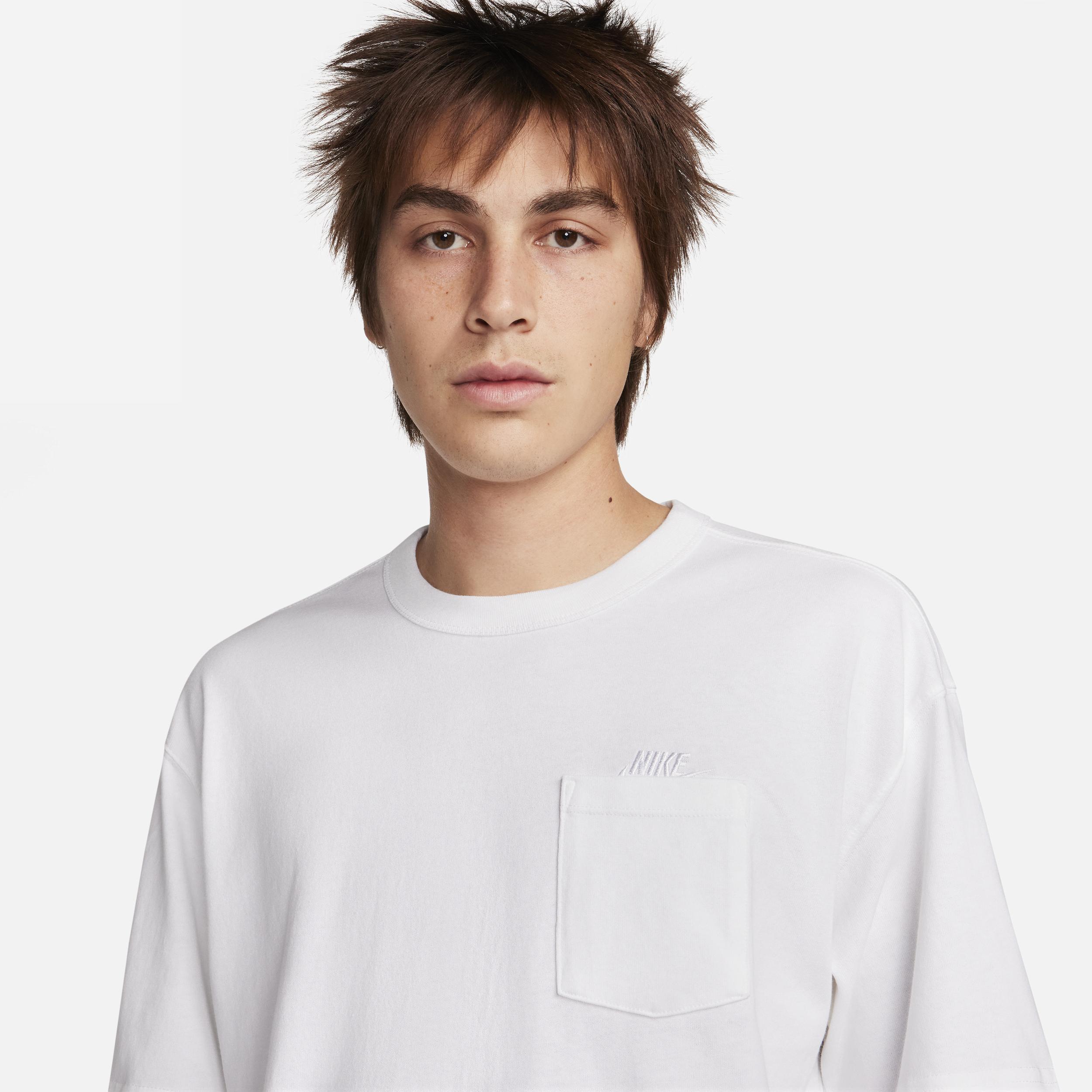 Nike Sportswear Premium Essentials Men's Pocket T-Shirt Product Image