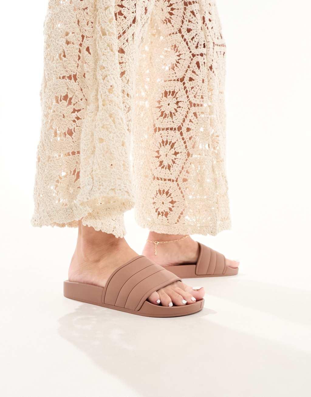 ASOS DESIGN Final pool sliders in beige Product Image