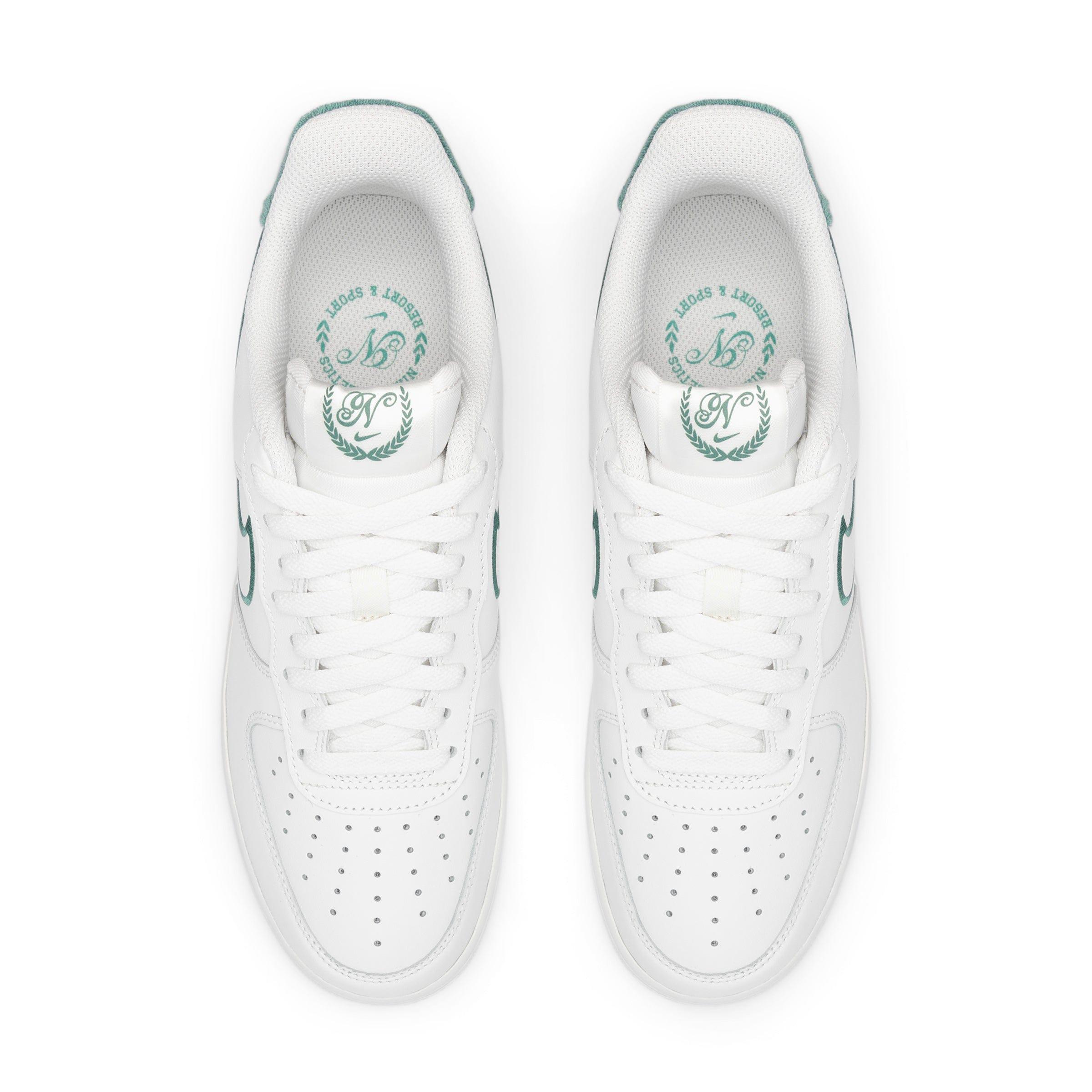 NIKE AIR FORCE 1 '07 LV8 Product Image