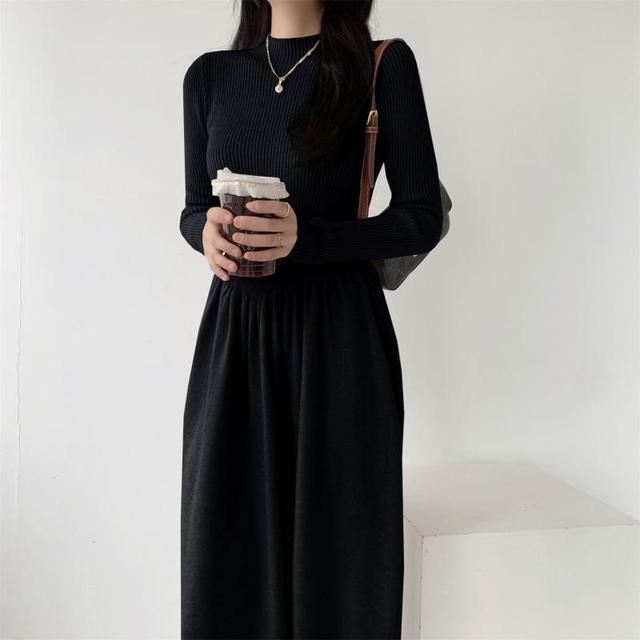 Long-Sleeve Crewneck Knit Maxi A-Line Dress Product Image