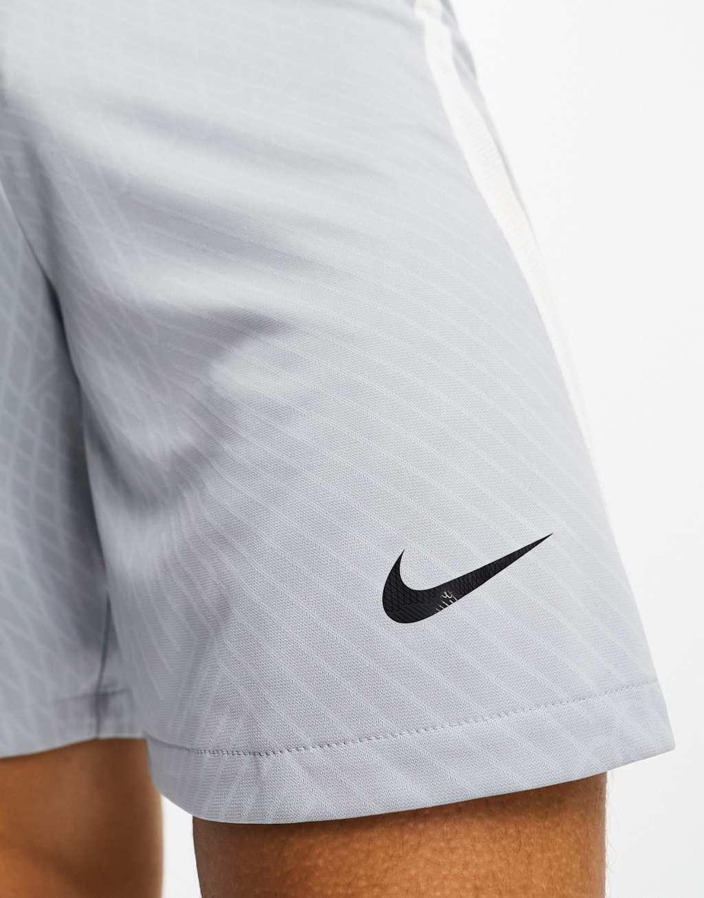 Nike Running Dri-FIT Train 5inch shorts in gray Product Image