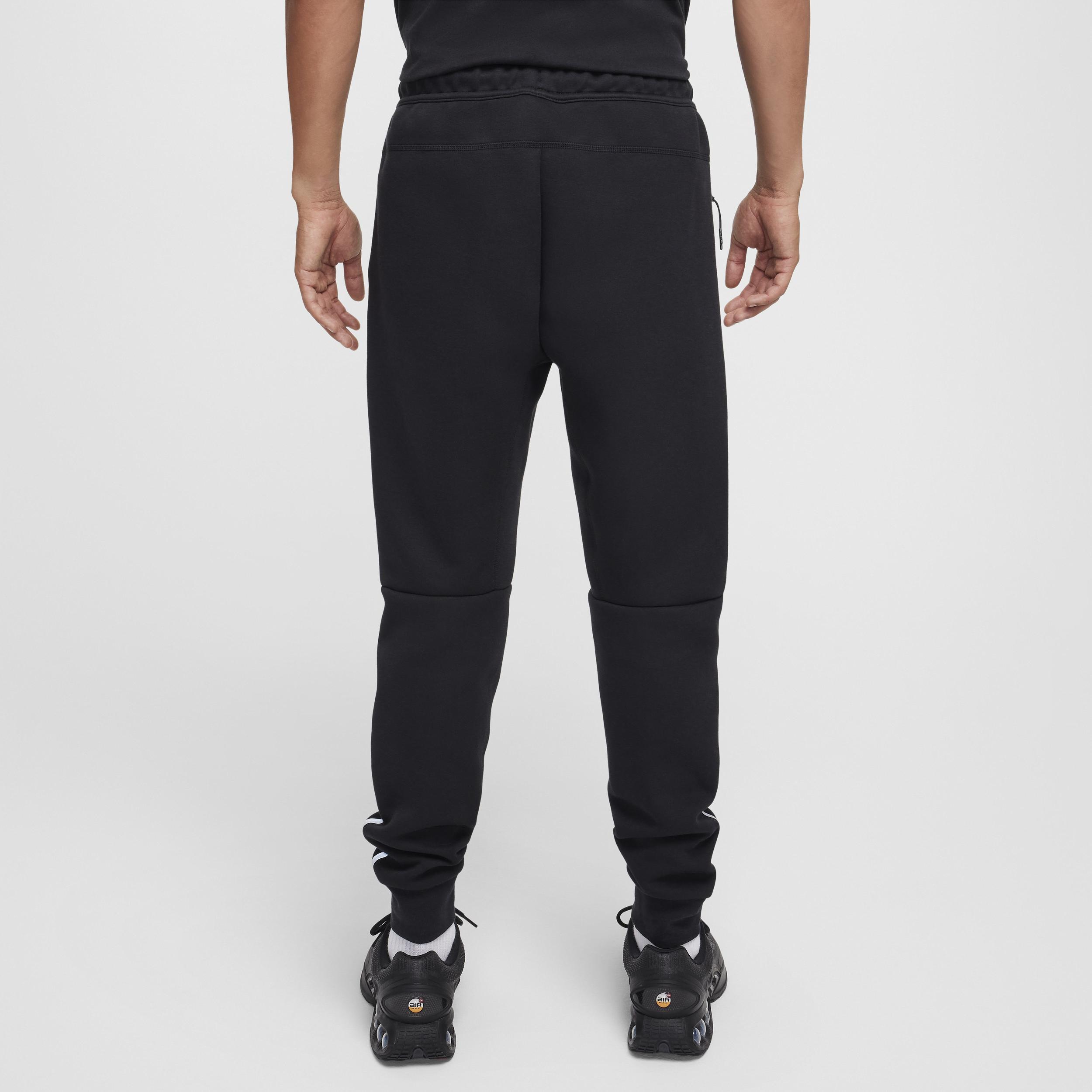 Nike Tech Men's Reflective Details Fleece Joggers Product Image