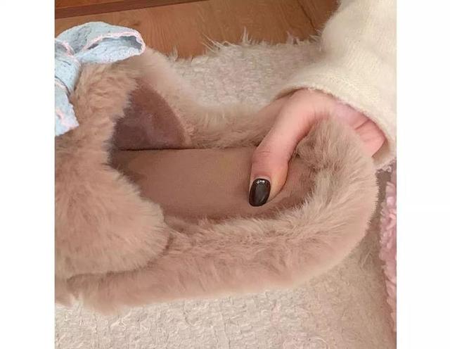 Bear Applique Bow Fluffy Slippers Product Image