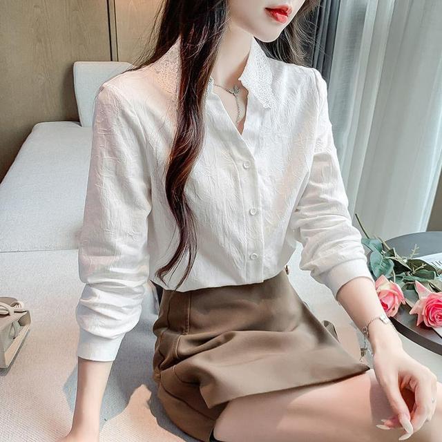 Long-Sleeve V-Neck Lace Collar Floral Jacquard Button-Up Blouse Product Image