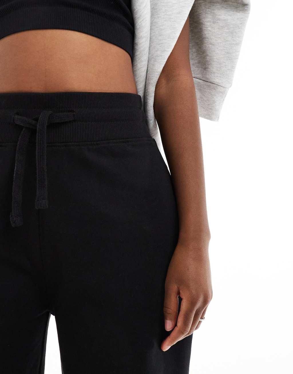 Kaiia drawstring wide leg sweatpants in black Product Image