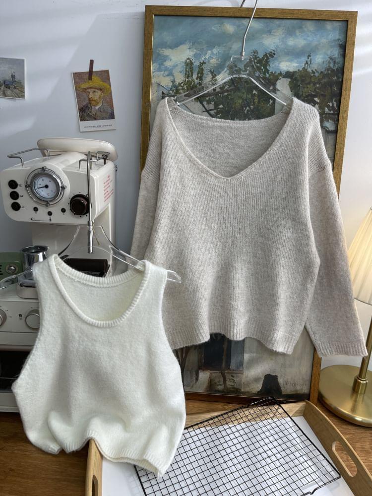 Set: Scoop Neck Plain Knit Crop Tank Top + V-Neck Sweater Product Image