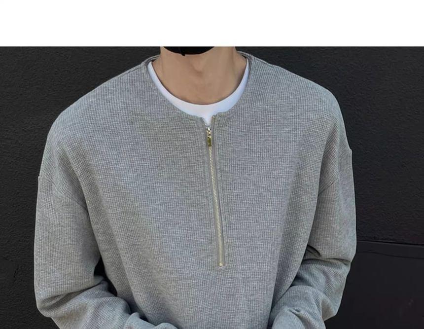 Long-Sleeve Crew Neck Plain Waffle Half-Zip T-Shirt Product Image