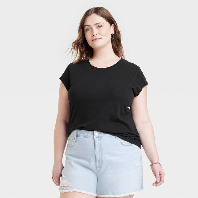 Womens Fitted Short Sleeve T-Shirt - Universal Thread Black 1X Product Image